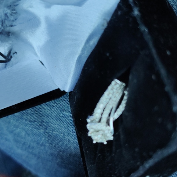 Diamond bridal set - Picture 2 of 3